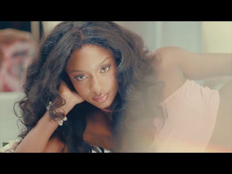 Ayra Starr – Commas (Lyric Video)